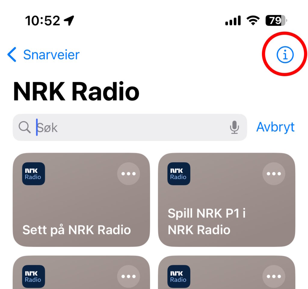 Skjermbilde som viser hvor du skal trykke for å aktivere Siri for å starte snarveier