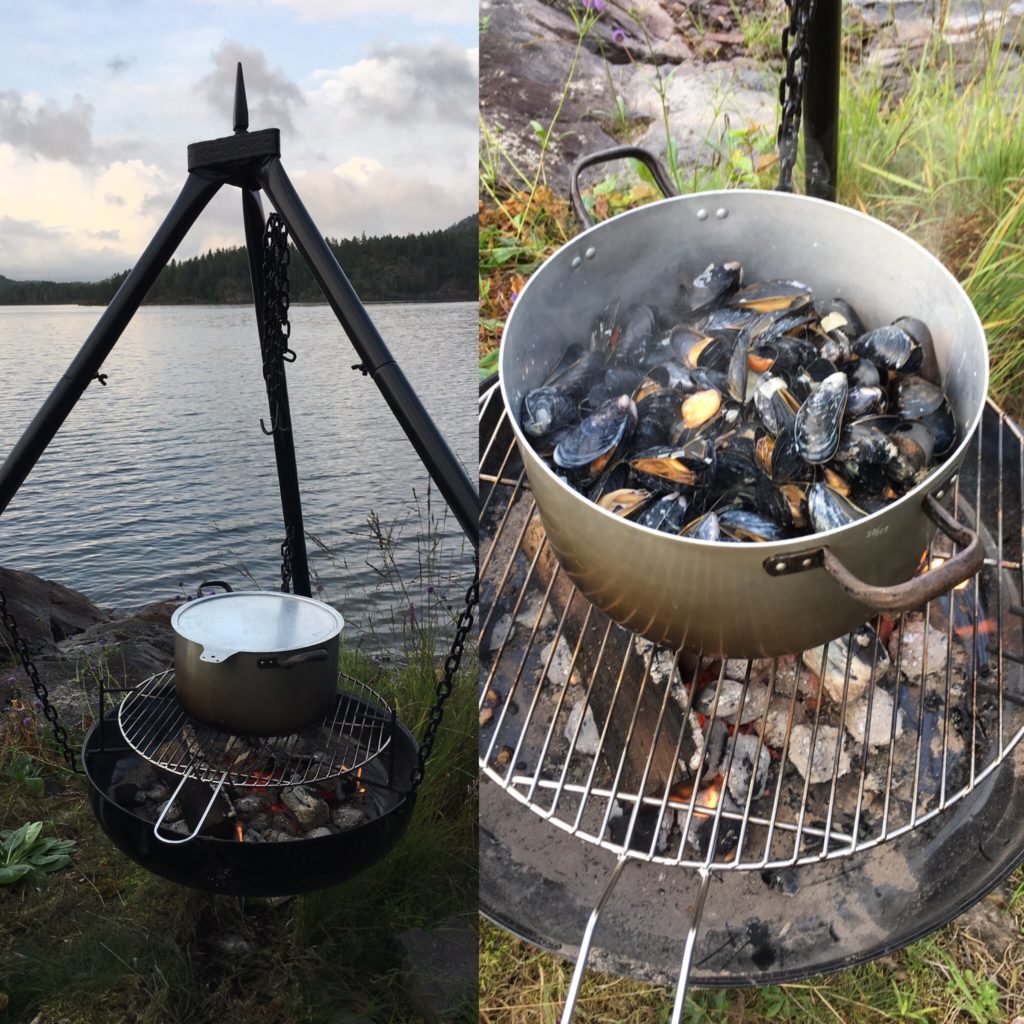 Bålpanne med grillrist og kjele med blåskjell